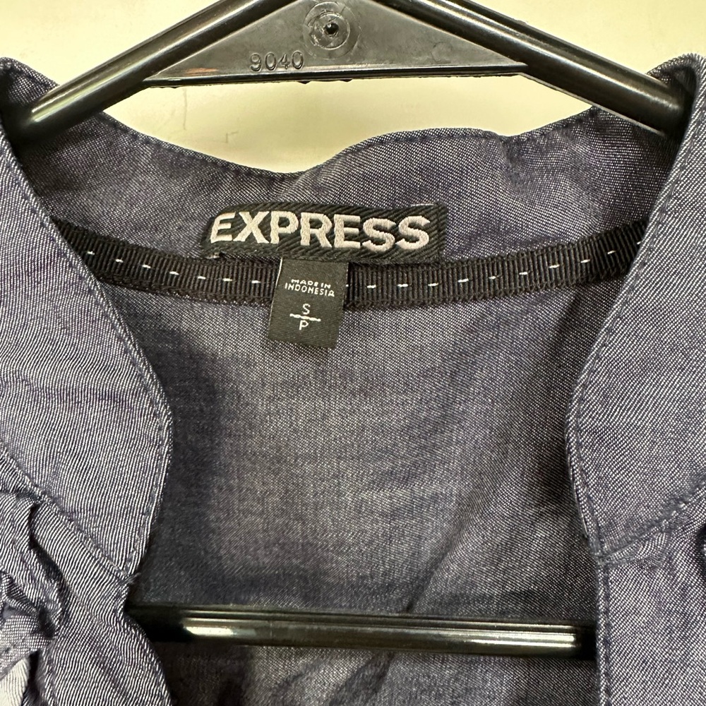 Express Button up - Picture 2 of 3